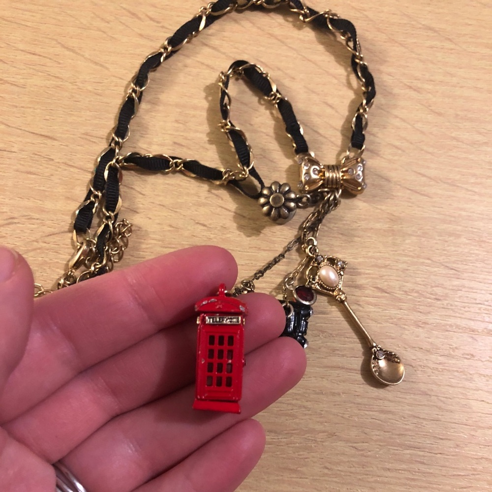 Betsey Johnson Royal England mini red phonebooth choker necklace